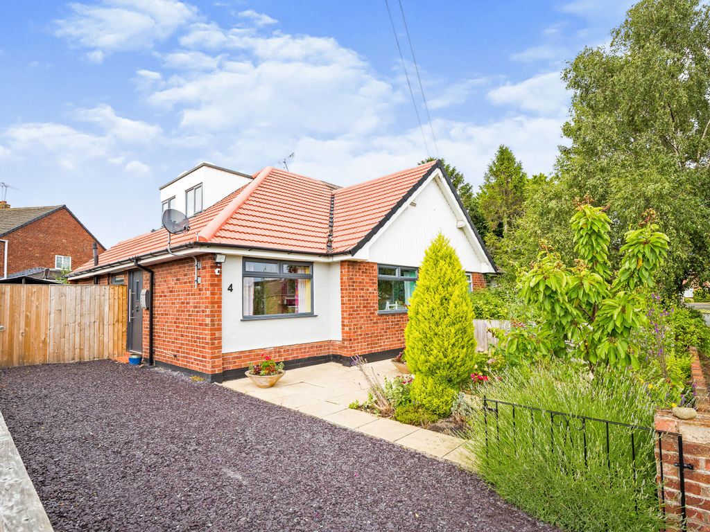 3 bed semidetached bungalow for sale in The Close, Saughall, Chester