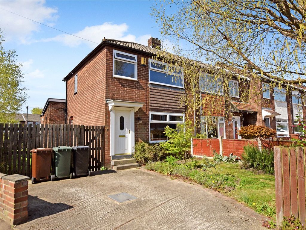 3 bed town house for sale in Springfield Avenue, Morley, Leeds, West
