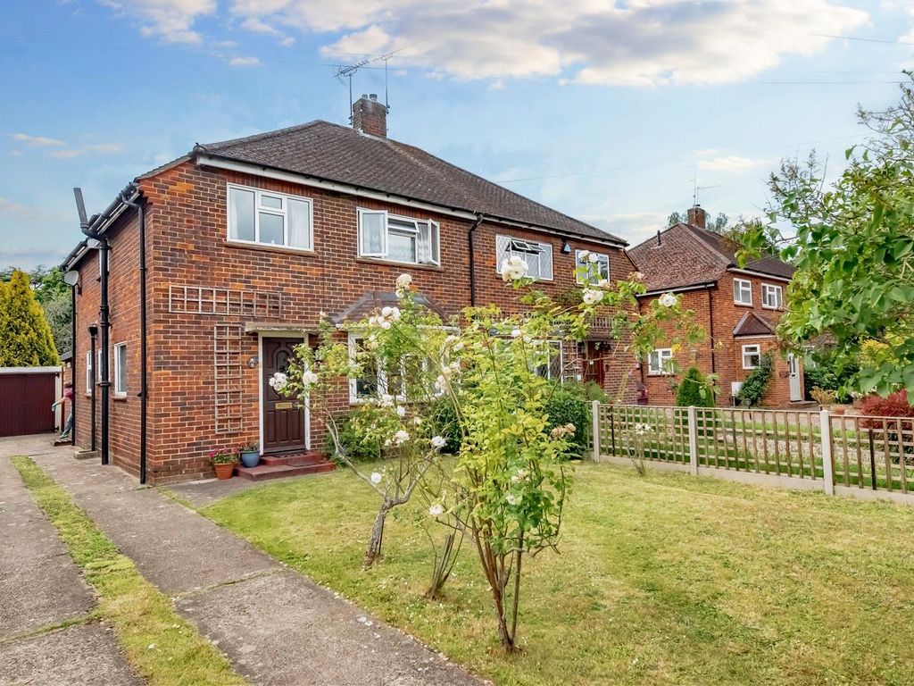 3 bed semidetached house for sale in Andrews Road, Farnborough GU14, £