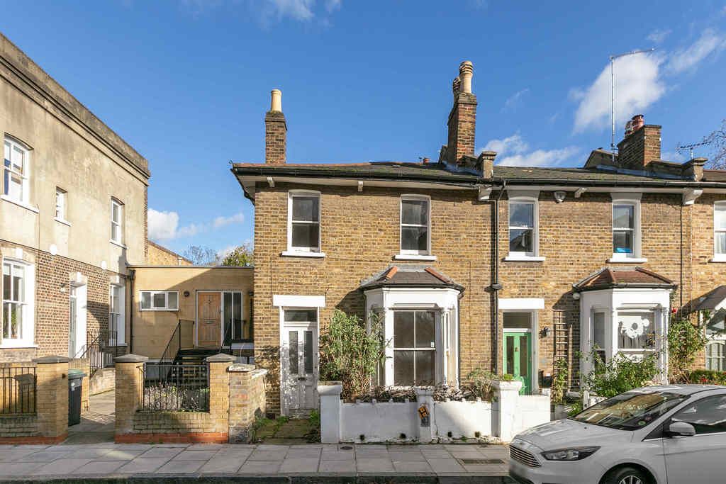 3 bed end terrace house for sale in Holmesdale Road, London N6, £