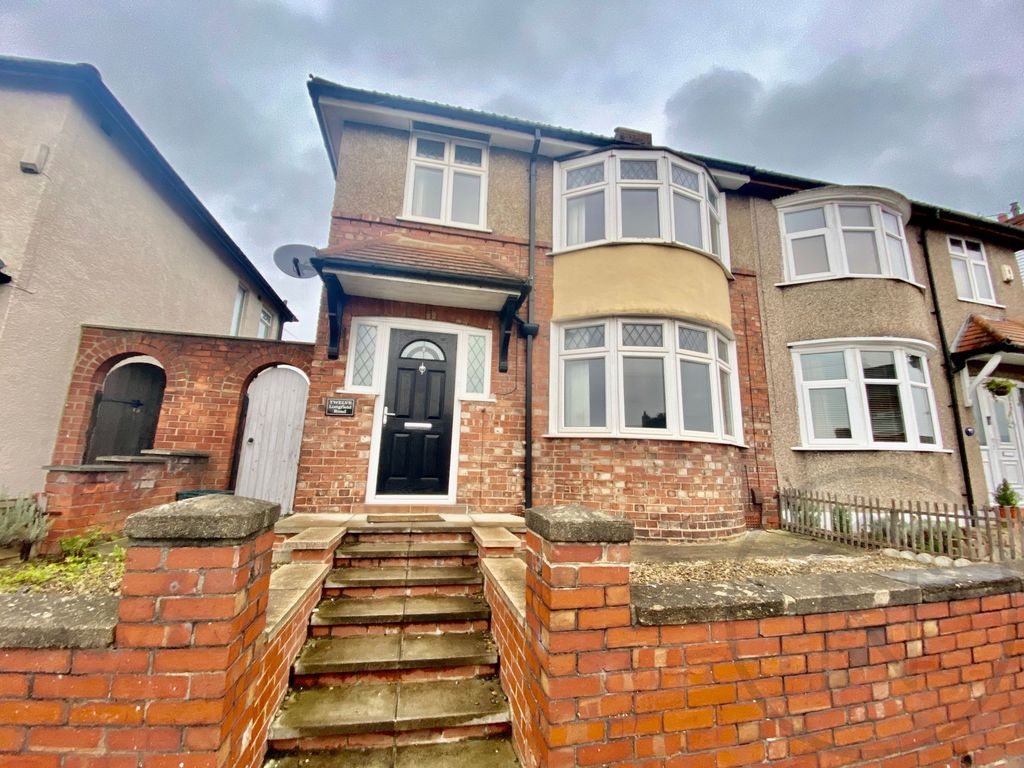 3 bed semidetached house to rent in Longfield Road, Darlington DL3, £