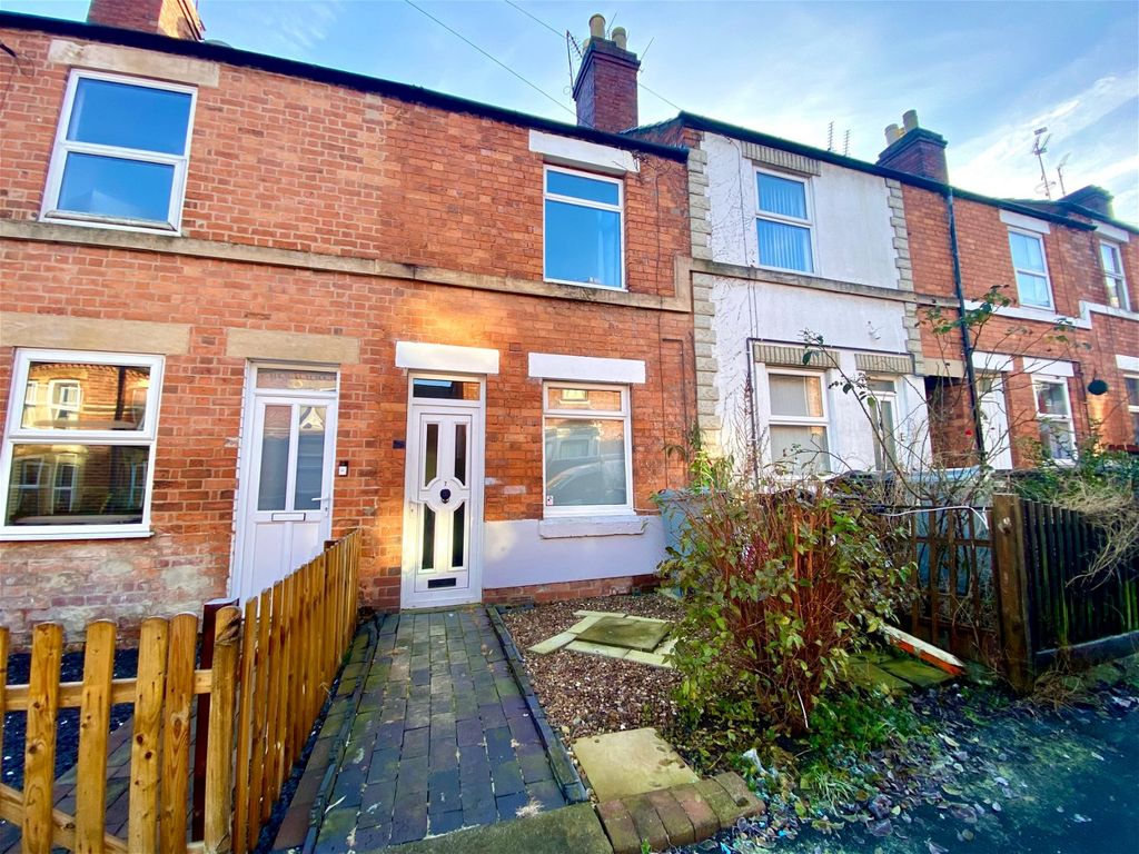 3 bed terraced house for sale in Cambridge Street, Grantham