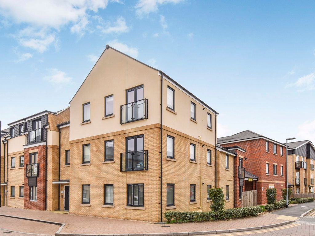 2 bed flat for sale in Elgar Place, Sullivan Court, Biggleswade SG18