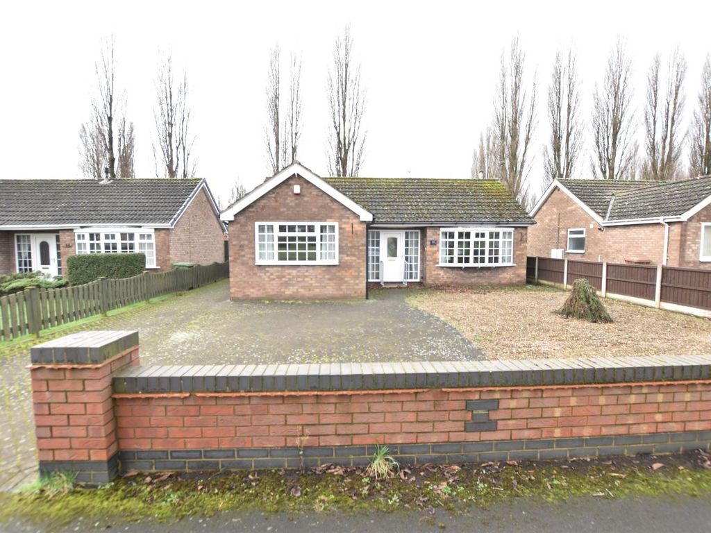 3 bed detached bungalow for sale in Kenilworth Road, Scunthorpe DN16, £