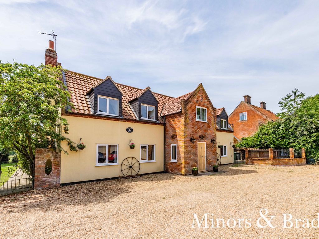 4 bed detached house for sale in Low Road, North Tuddenham, Dereham