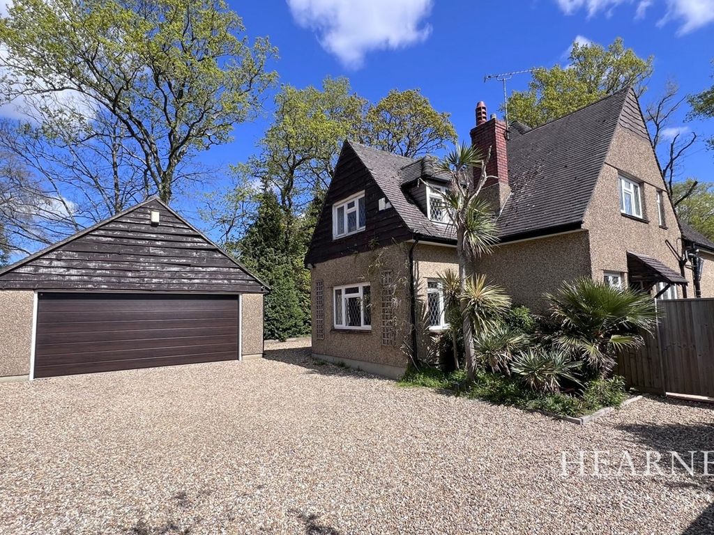 4 bed detached house for sale in Monkton Close, Ferndown BH22, £720,000