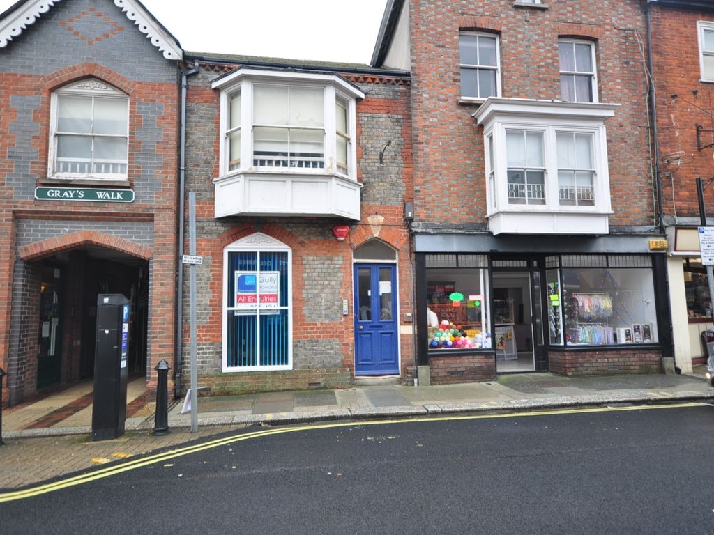 3 bed flat to rent in Pyle Street, Newport PO30, £900 pcm Zoopla