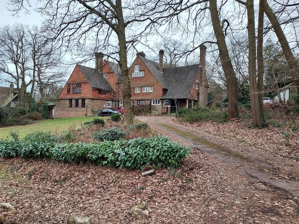 3 bed flat to rent in Forest Drive, Kingswood, Surrey KT20 Zoopla