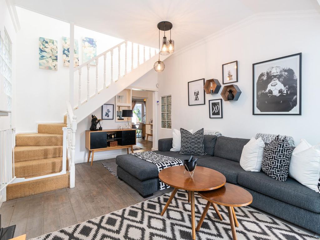 4 bed detached house for sale in Vredehoek, Cape Town, South Africa, £