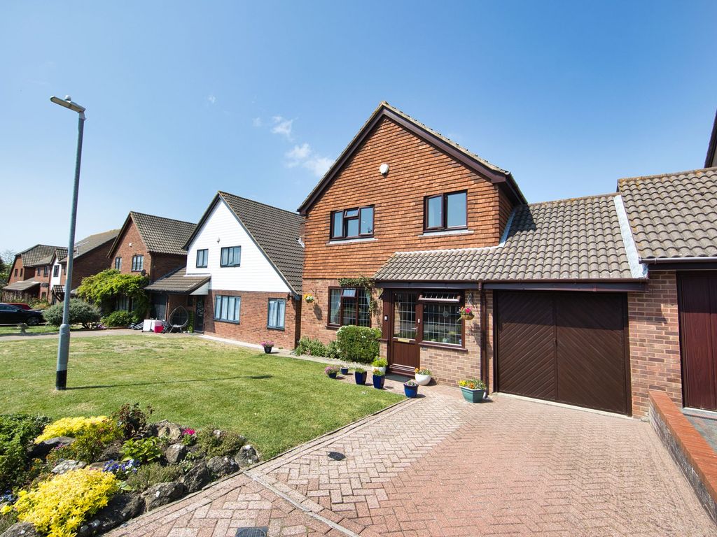 4 bed detached house for sale in Upton Close, Folkestone CT19, £500,000