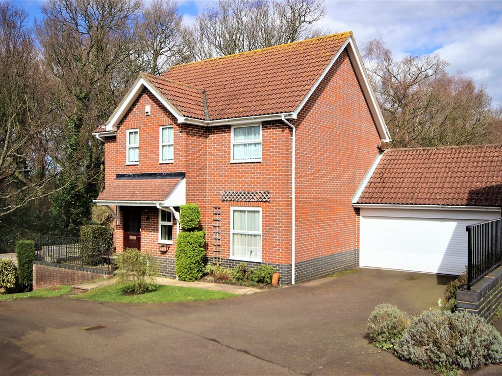 4 bed detached house for sale in Beacon Hill, BexhillOnSea TN39 Zoopla