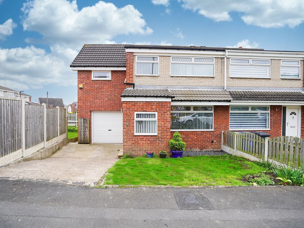 4 bed semidetached house for sale in Garden Close, New Whittington S43