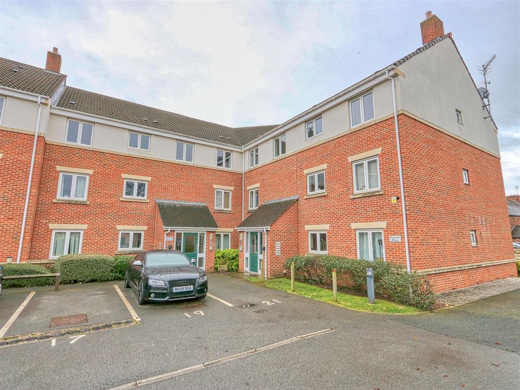 2 bed flat to rent in Moorcroft House, Archdale, Chesterfield