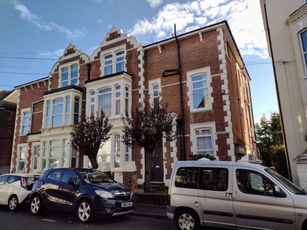 1 bed flat to rent in St. Ronans Road, Southsea PO4, £900 pcm Zoopla