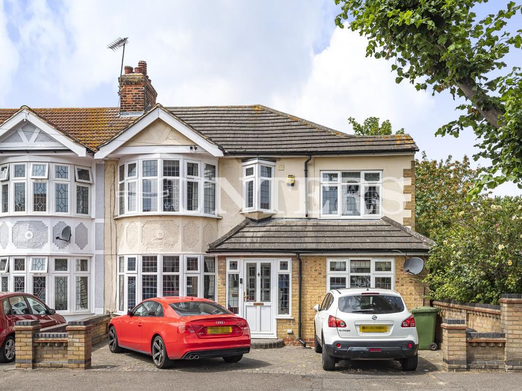 4 bed property for sale in Beulah Road, Hornchurch RM12 Zoopla