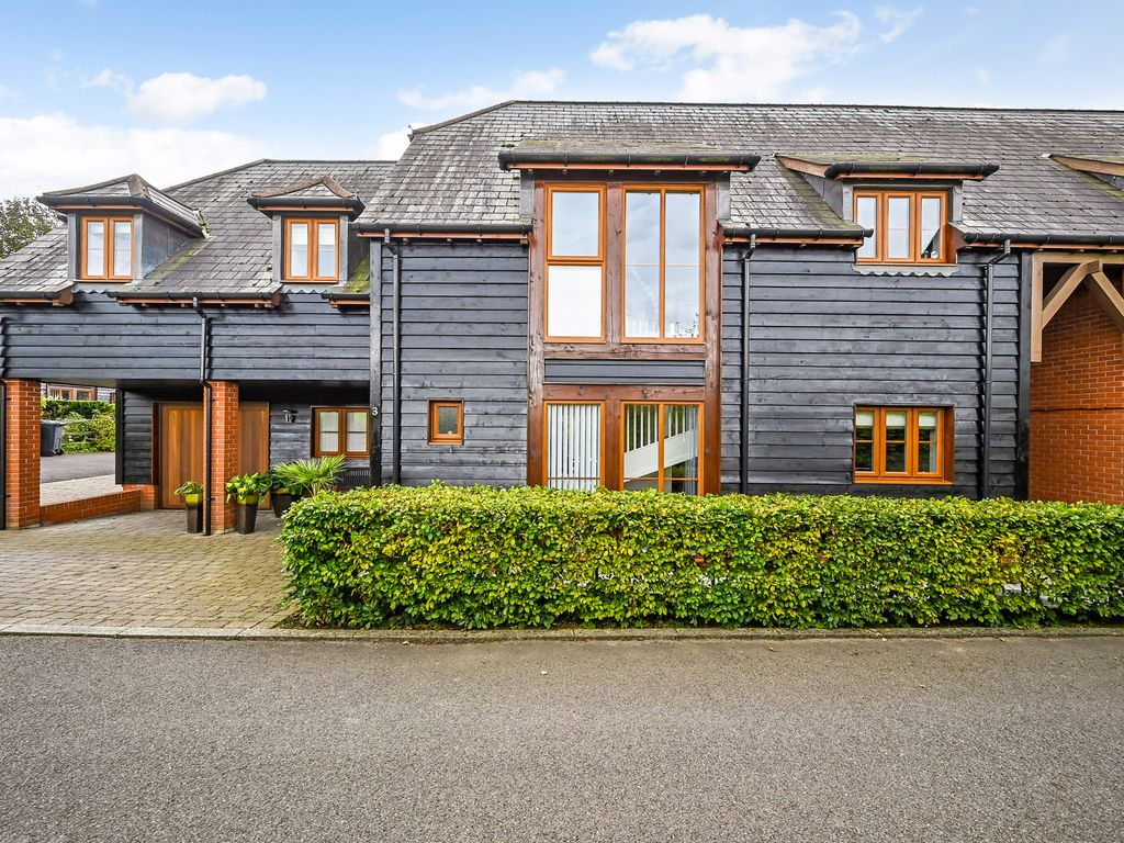 4 bed barn conversion for sale in Five Heads Road, Catherington