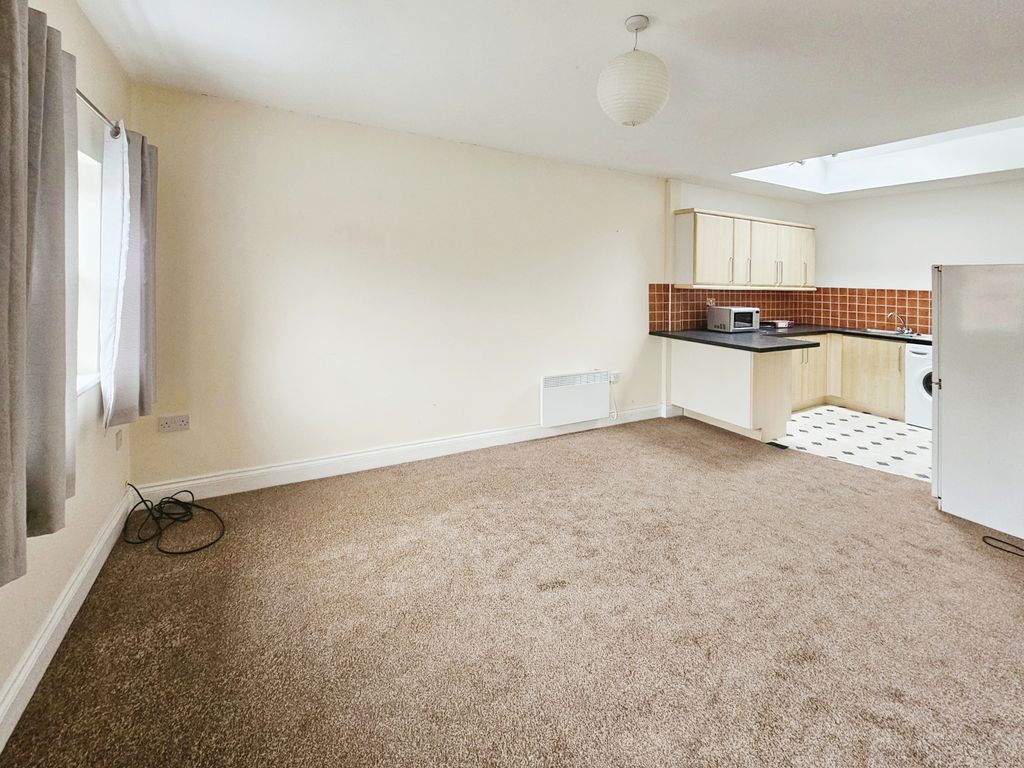 1 bed to rent in Main Road, Dovercourt, Harwich CO12, £675 pcm Zoopla