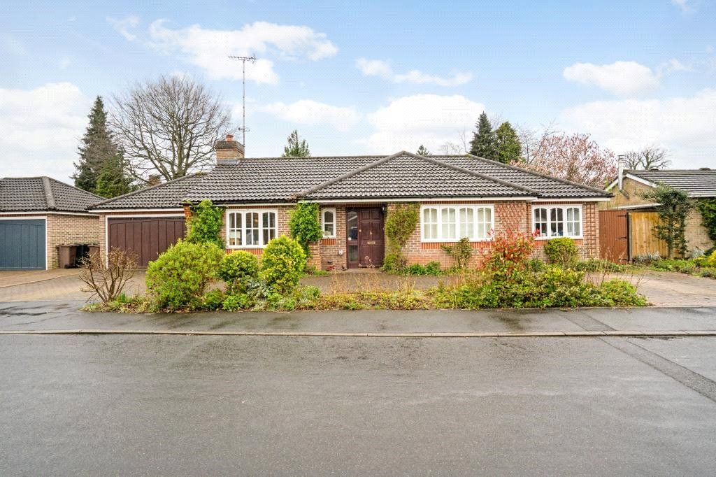 3 bed bungalow to rent in Eastmoor Park, Harpenden, Hertfordshire AL5 Zoopla