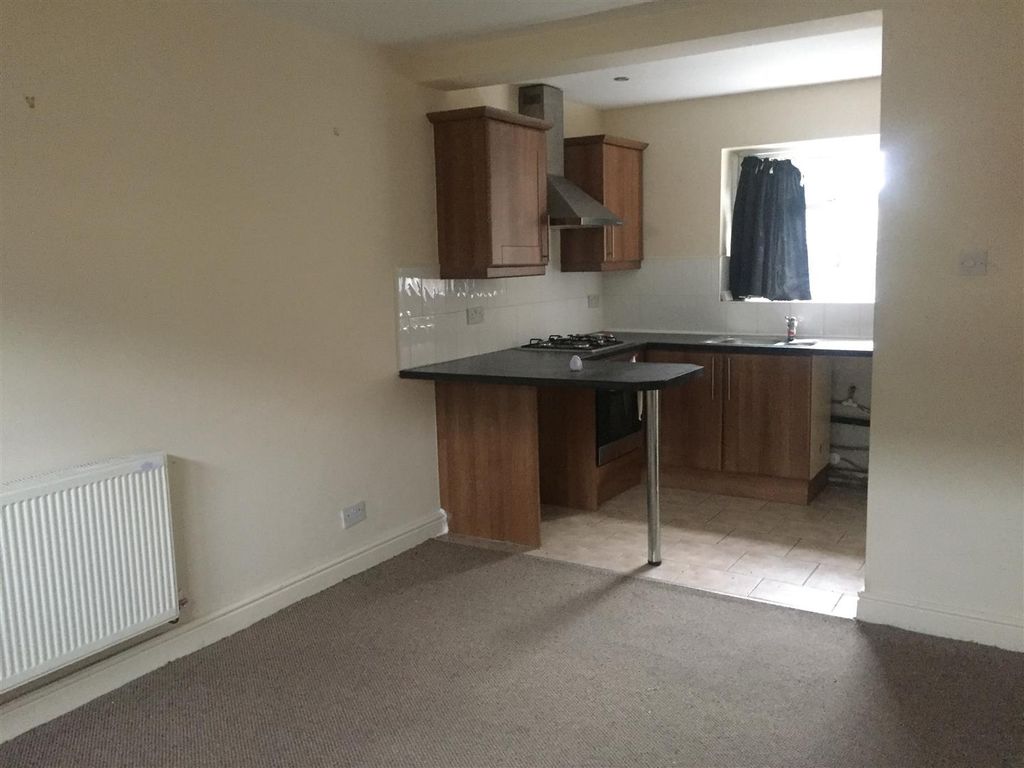2 bed flat to rent in Higher Lane, Fazakerley, Liverpool L9, £575 pcm