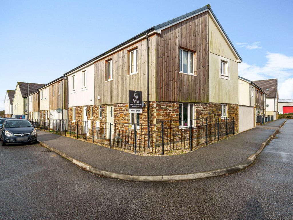 3 bed end terrace house for sale in Jennings Road, Redruth TR15, £