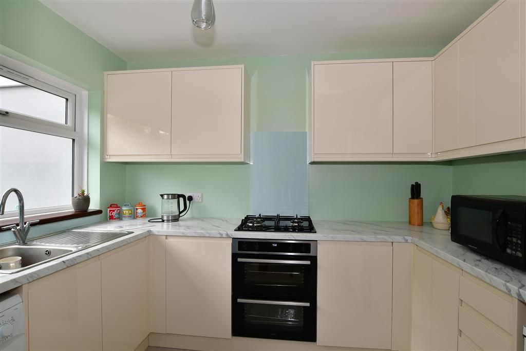 3 bed semidetached house for sale in Waterdales, Northfleet, Gravesend