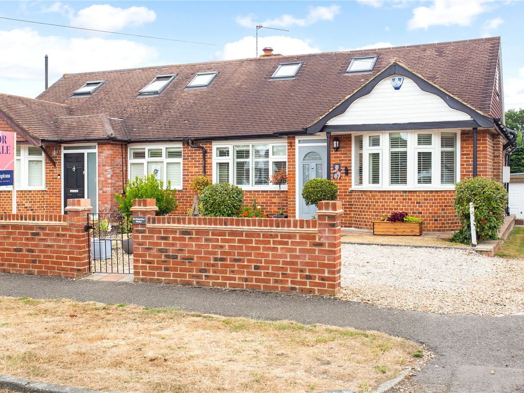 4 bed semidetached house for sale in Nutcroft Grove, Fetcham