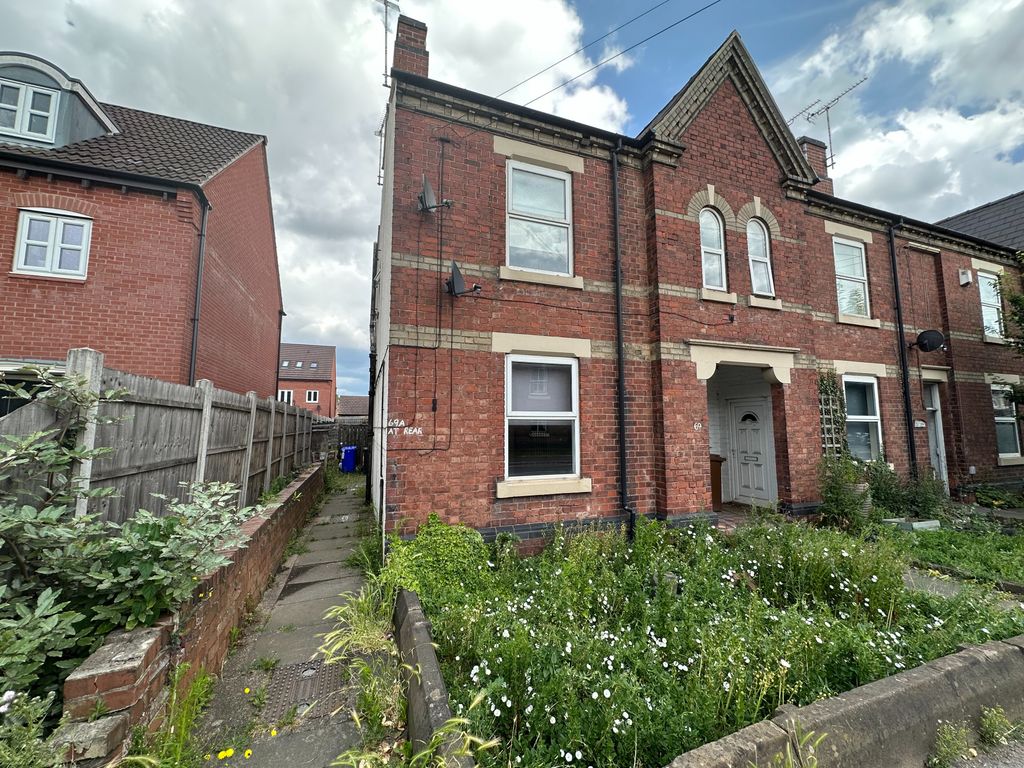 2 bed terraced house to rent in Shobnall Road, BurtonOnTrent DE14