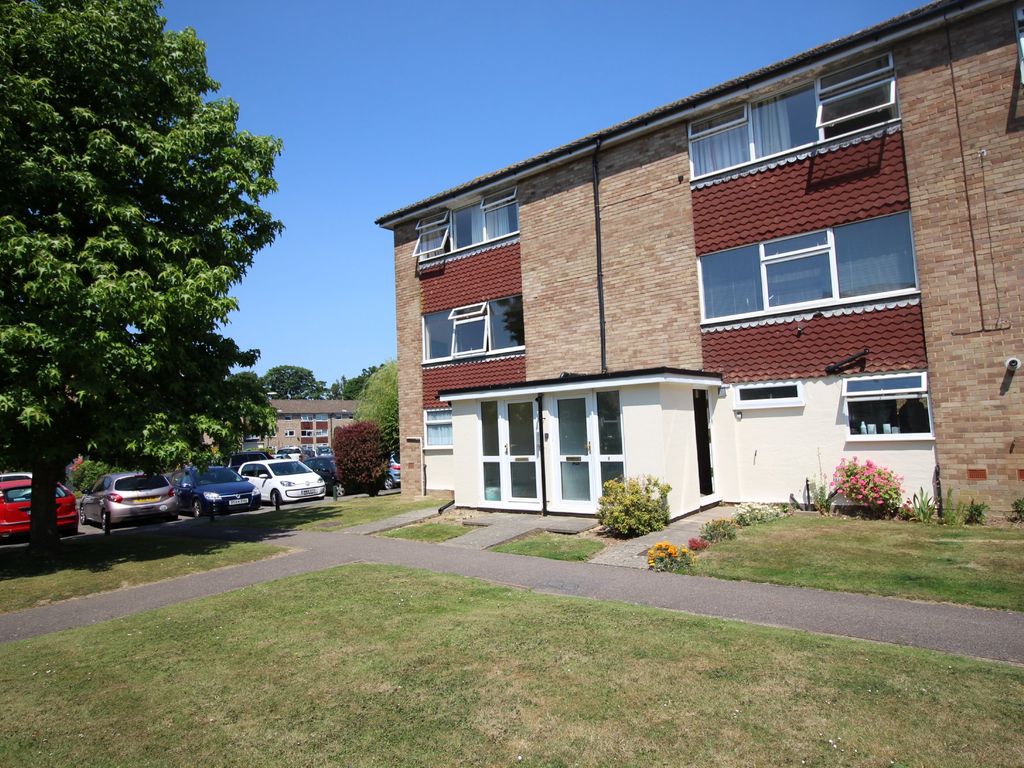 1 bed flat to rent in York Close, Horsham RH13, £950 pcm Zoopla