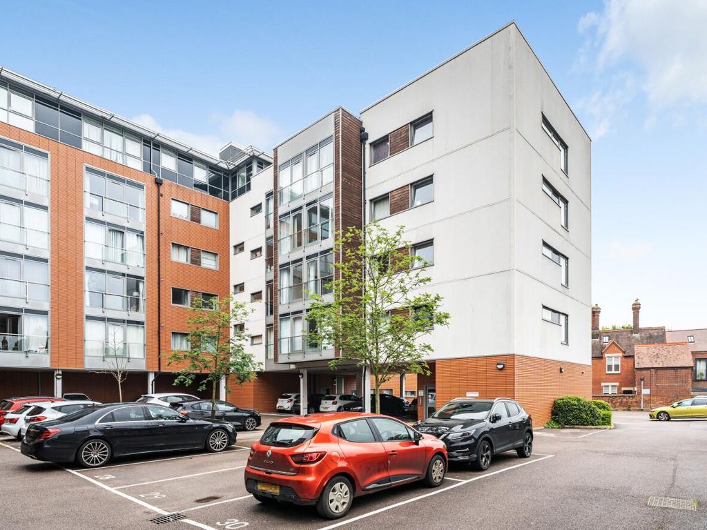 2 bed flat for sale in Heron House, Goldington Road, Bedford MK40, £