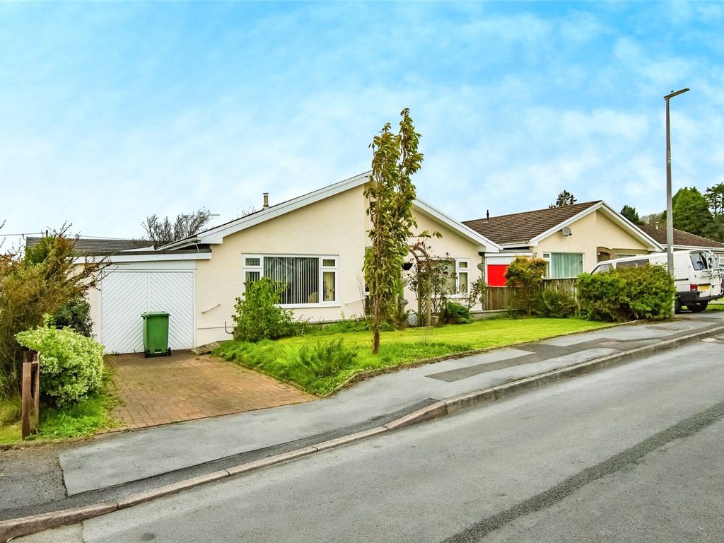 3 bed bungalow for sale in Brynhyfryd, Llanddarog, Carmarthen