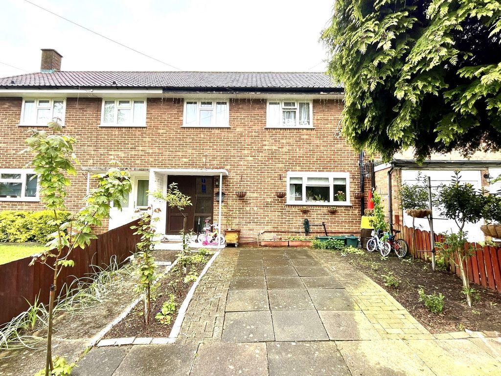 3 bed terraced house for sale in York Way, Chessington, Surrey. KT9, £