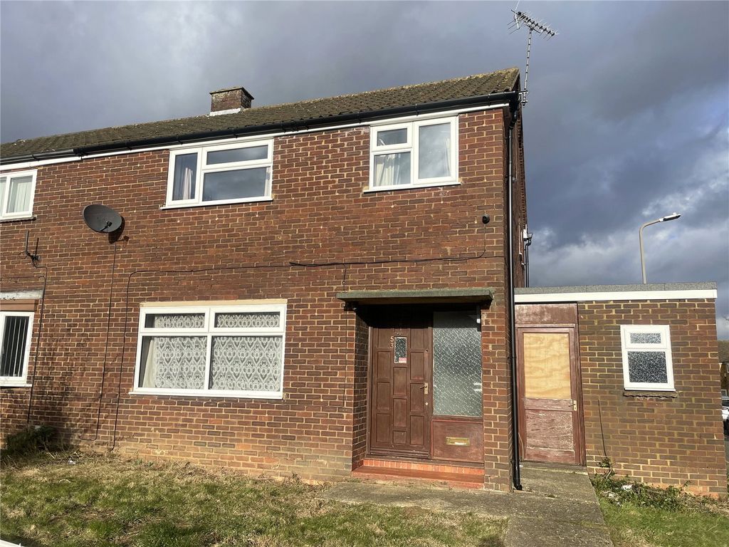 3 bed semidetached house for sale in Dorchester Avenue, Bletchley