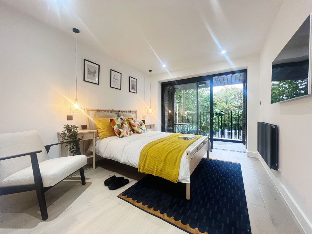 1 bed flat to rent in Clinton Road, Forest Gate, London E7, £2,000 pcm