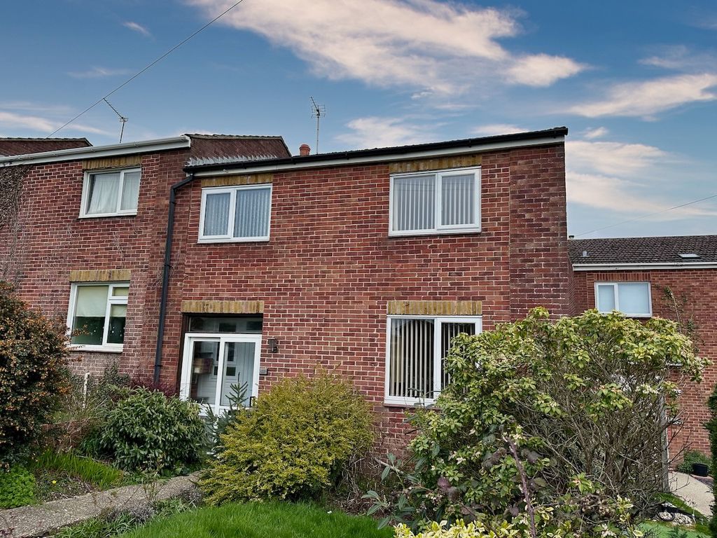 3 bed terraced house for sale in Gorselands, Tadley RG26 Zoopla