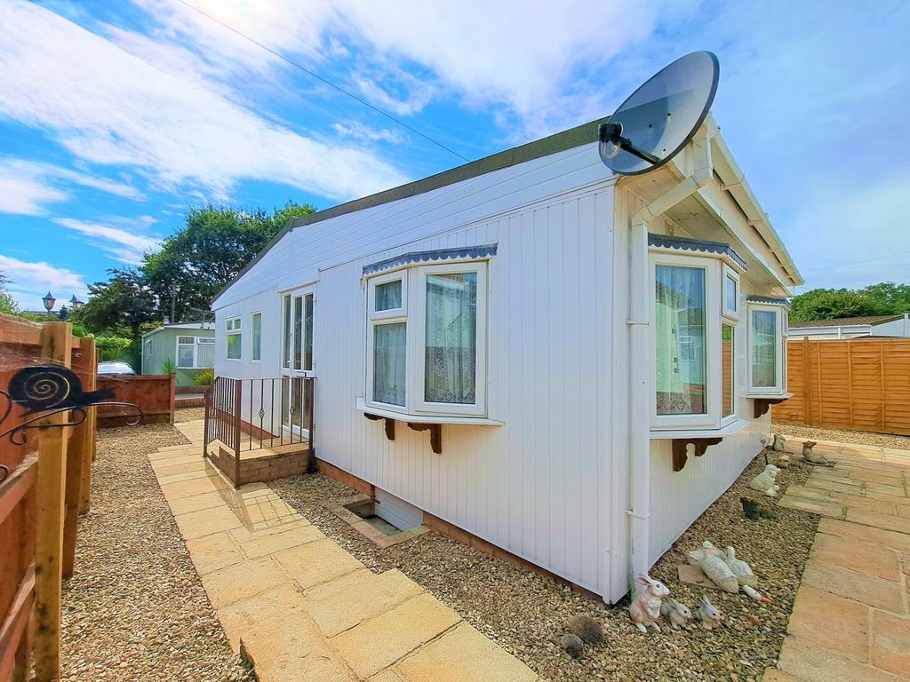 2 bed mobile/park home for sale in Paddock Park, New Bristol Road, Worle, WestonSuperMare BS22