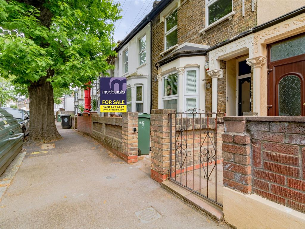 3 bed flat for sale in Buckland Road, London E10 Zoopla