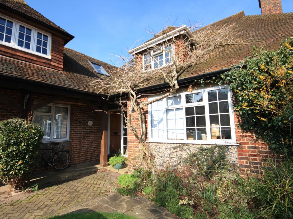 2 bed barn conversion to rent in Maddox Lane, Great Bookham, Bookham, Leatherhead KT23, £1,825