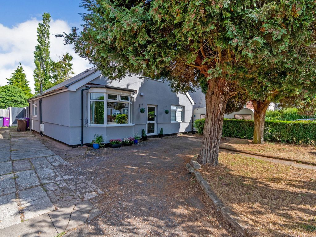 4 bed detached bungalow for sale in Trysull Road, Wolverhampton WV3, £