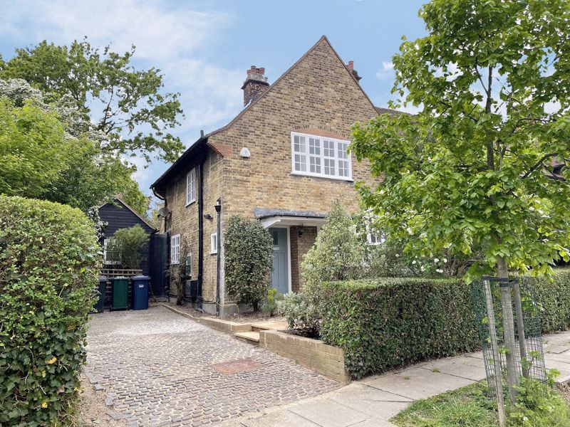 Asmuns Place, Hampstead Garden Suburb NW11  