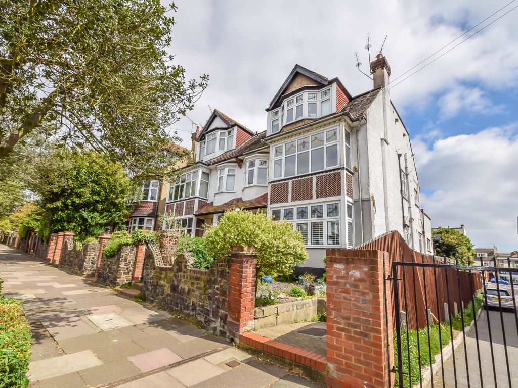 2 bed flat to rent in Ditton Court Road, WestcliffOnSea, Essex SS0 Zoopla