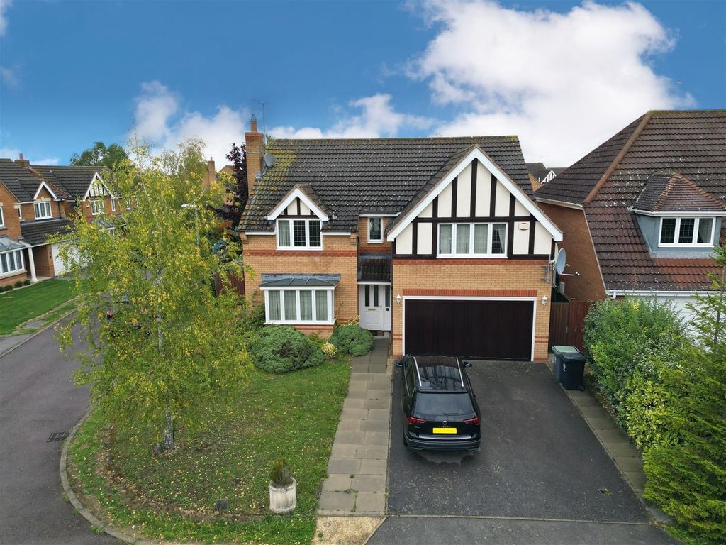 4 bed detached house for sale in Comfrey Close, Rushden NN10 Zoopla