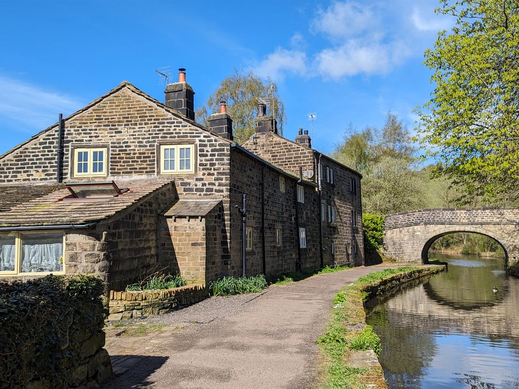 3 bed end terrace house for sale in Brearley Lane, Luddendenfoot