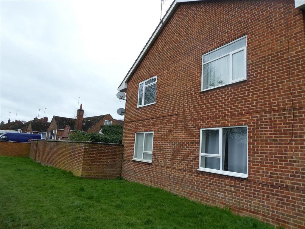 1 bed flat to rent in Brantwood Rise, Banbury OX16, £895 pcm Zoopla