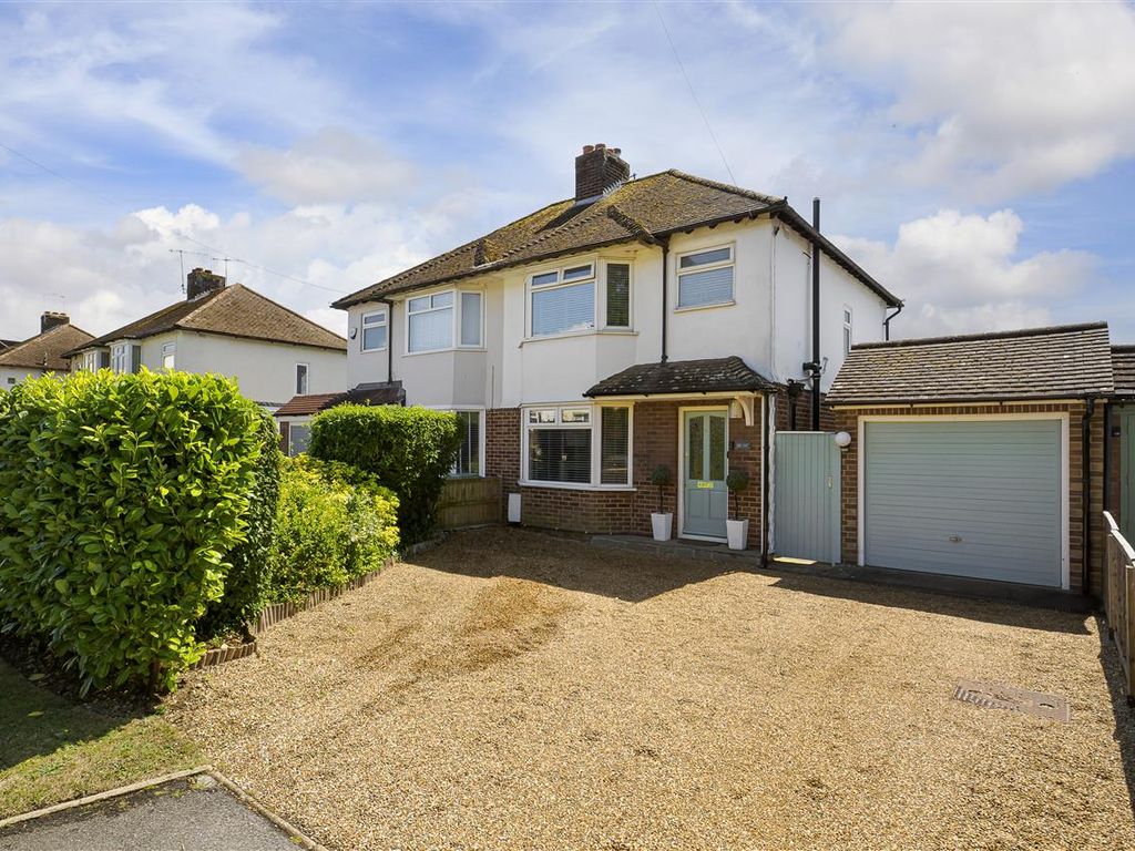 3 bed semidetached house for sale in Glebe Lane, Barming, Maidstone