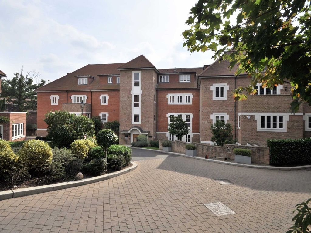 3 bed flat for sale in Newton Park Place, Chislehurst, Kent BR7 Zoopla