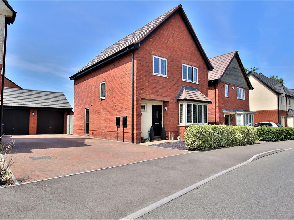 4 bed detached house for sale in Bluebell Road, Walton Cardiff