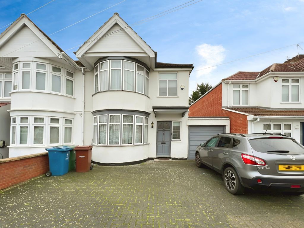 4 bed semidetached house to rent in Alicia Gardens, Kenton, Harrow HA3