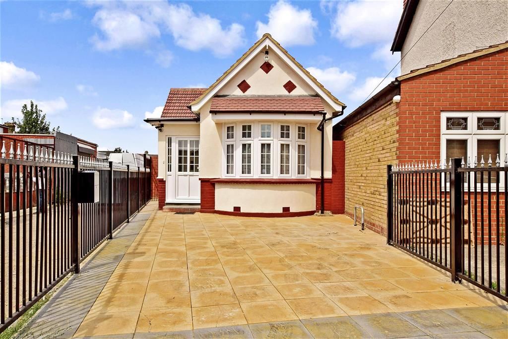 3 bed detached bungalow for sale in Meads Lane, Ilford, Essex IG3 Zoopla