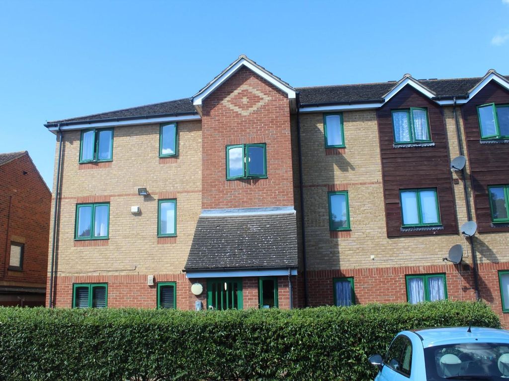 2 bed flat to rent in Joyce Green Lane, Dartford DA1, £1,400 pcm Zoopla