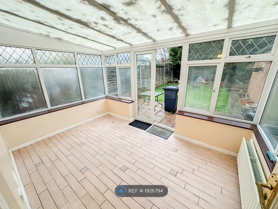 3 bed terraced house to rent in Birchfield Road, Cheshunt, Waltham